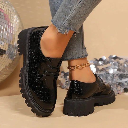 Velona | Derbies Contemporaines en Cuir Verni